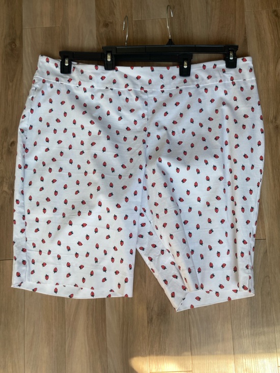 Zac & Rachel Pants - Zac & Rachel Pull on short White with strawberry print short casual summer 24W